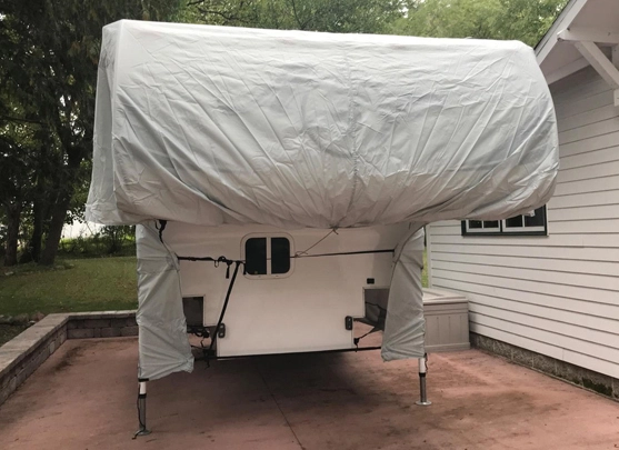 Warum brauchen Wohnmobile und Anhänger spezielle Abdeckungen?